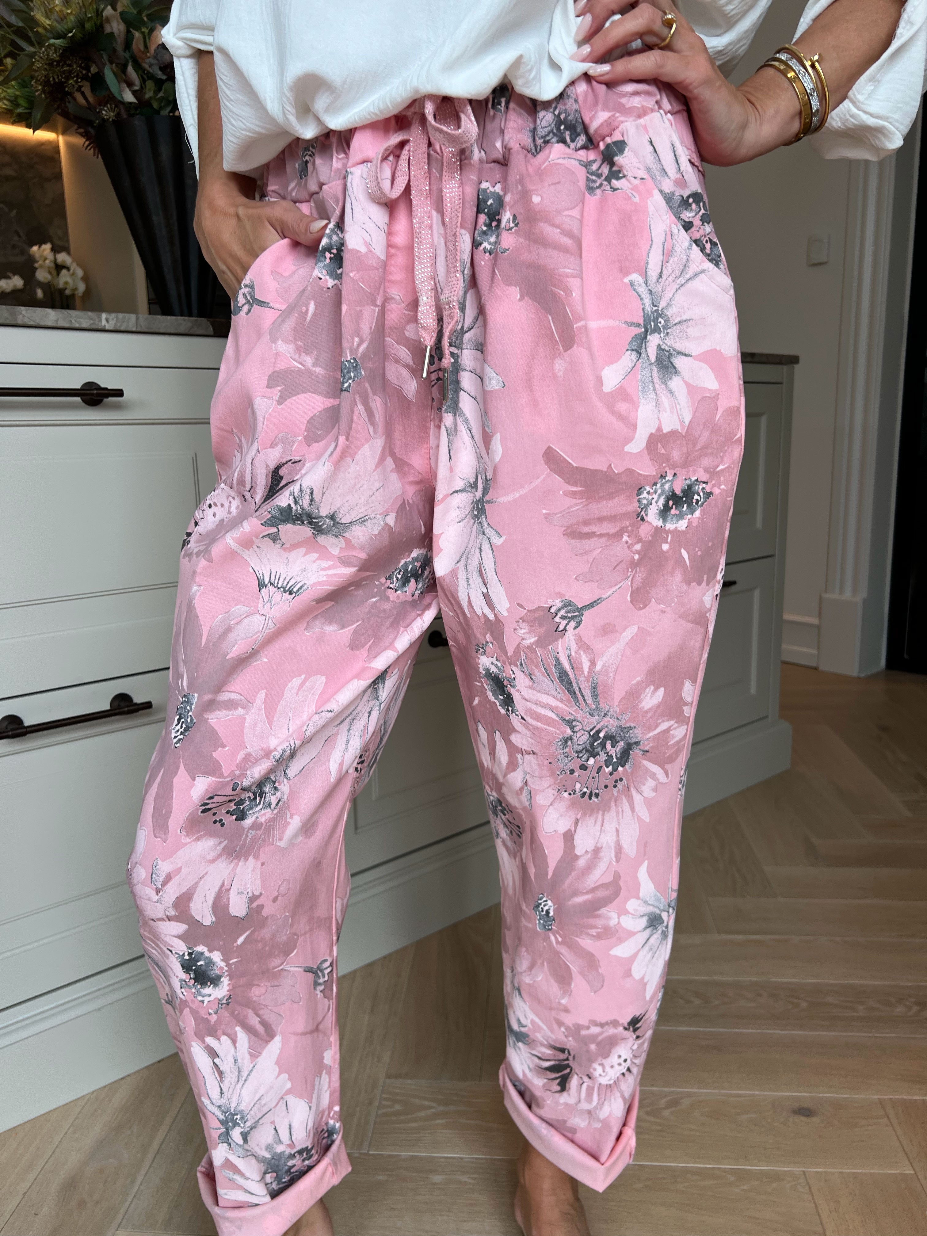 Dakota - Plus size bukser i viskoseblanding med blomsterprint og elastikkant i livet